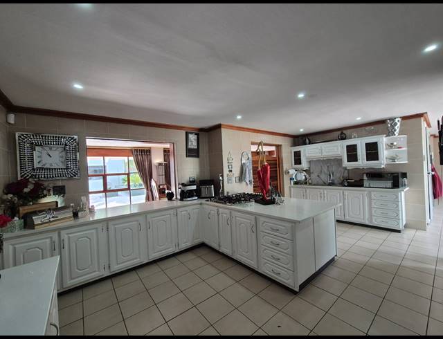 5 BEDROOM HOUSE FOR SALE IN VANWAARTSHOF
